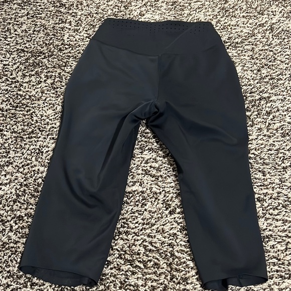 Nike Motion Training capris. Very flattering. Very gently used. Mesh detail. - Picture 3 of 14